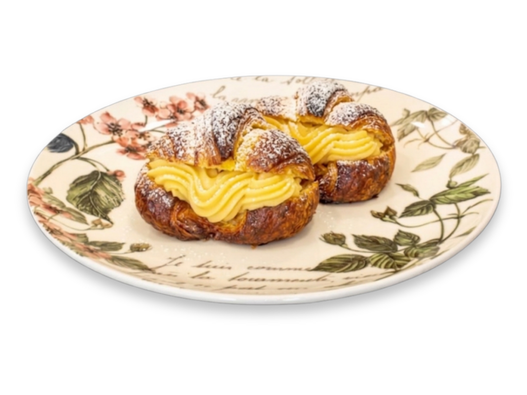 Medialuna argentina rellena de crema