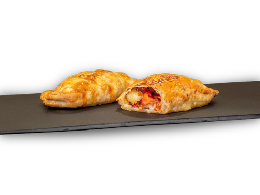 Empanada de caprese con pesto