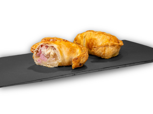 Empanada de jamón y mozzarella