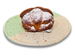 Esne-gozoz betetako argentinako medialuna